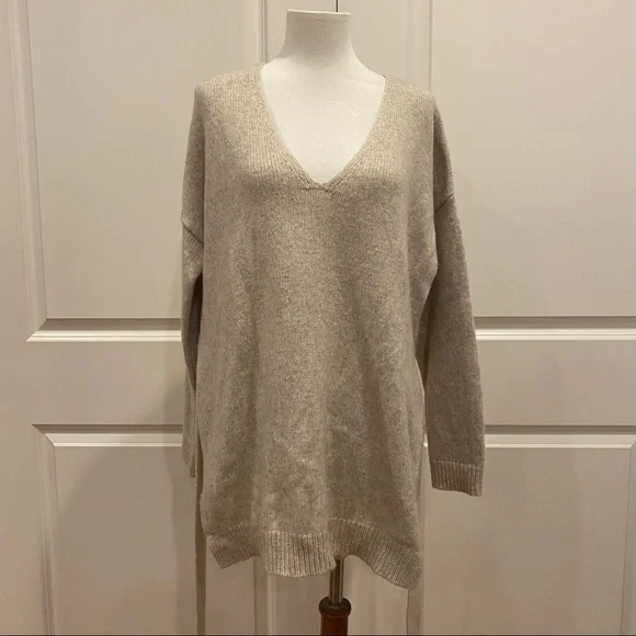 ELIZABETH AND JAMES belted V-neck oatmeal colored sweater - Picture 2 of 8